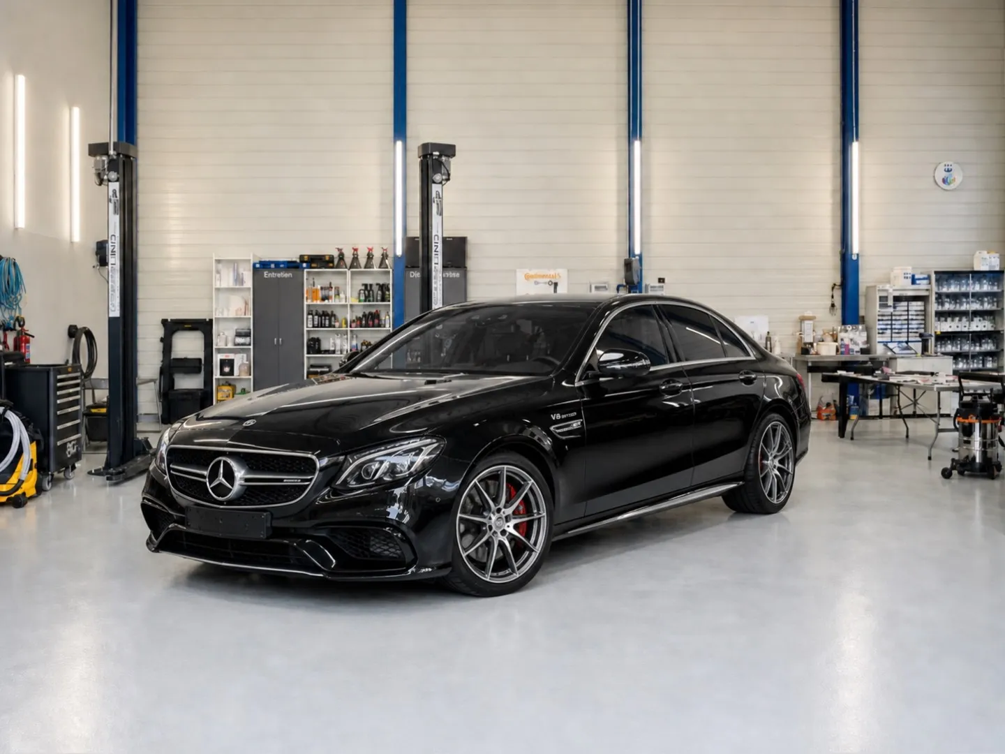 Dieselbe Mercedes E-Klasse nach der Hagelreparatur