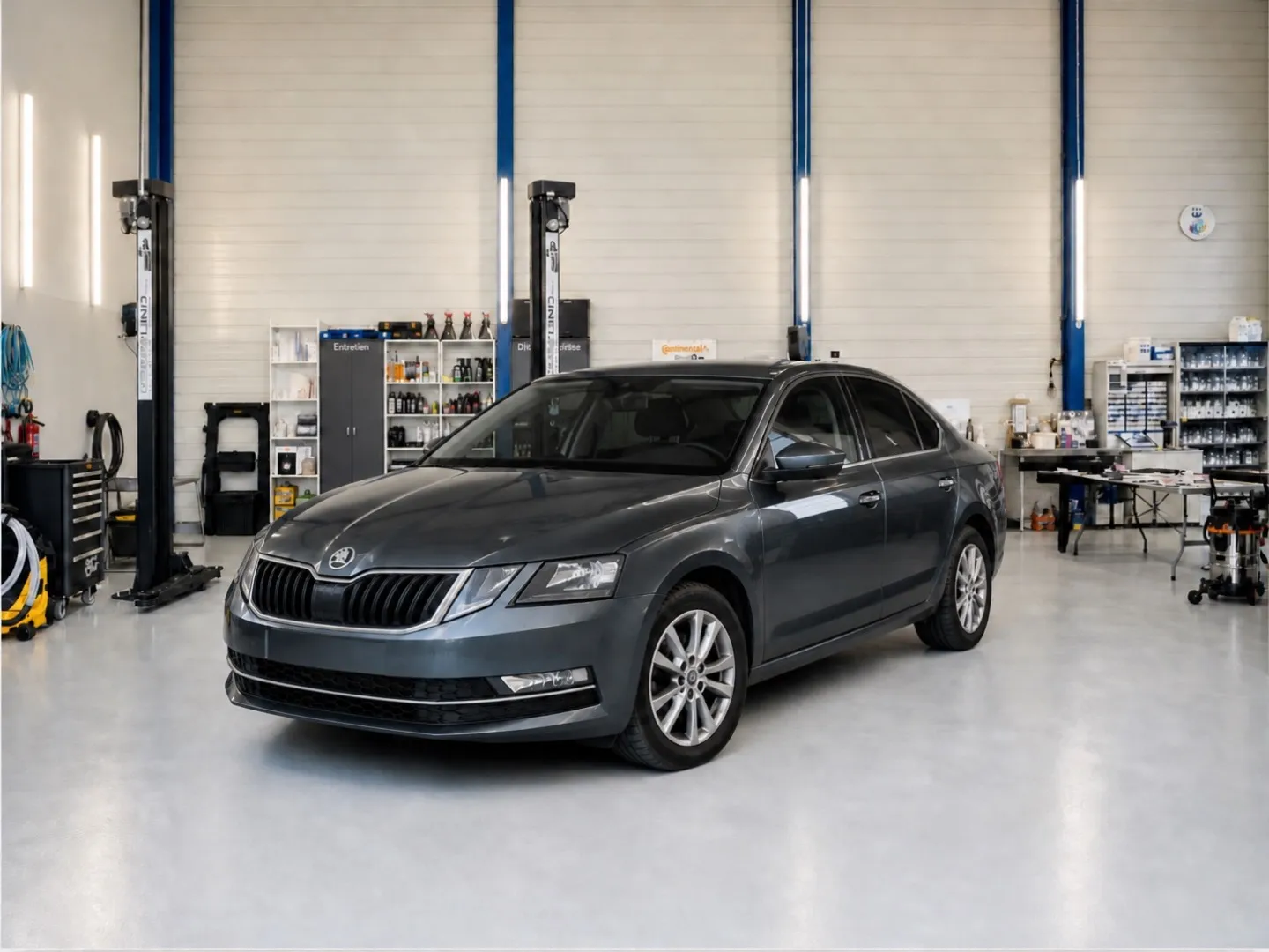 Derselbe Skoda Octavia mit neu aufgebautem Kotflügel